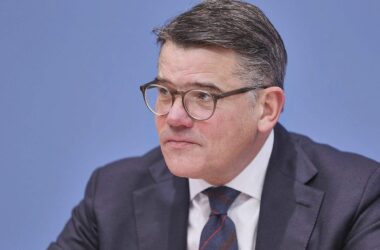 Rhein mahnt CDU bei Reformdebatten zur Rücksicht auf Wahlkämpfer