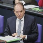 Dobrindt hält nach Gerichtsbeschluss an Beobachtung der AfD fest