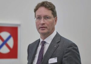 Mercedes-Chef Källenius fürchtet politischen Rechtsruck