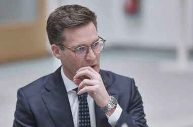 Hagel warnt Union: "Leute nicht vor den Kopf stoßen"