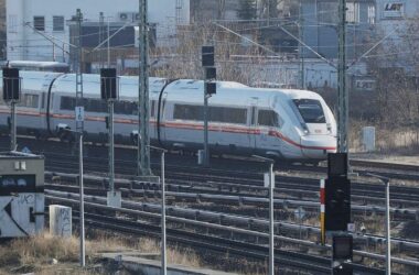 Bauarbeiten auf Bahn-Strecke Hamburg-Berlin dauern länger