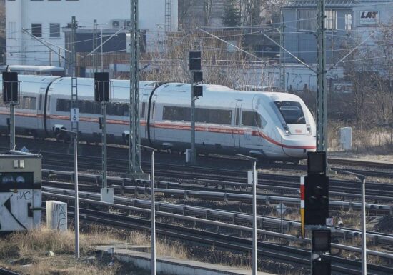Bauarbeiten auf Bahn-Strecke Hamburg-Berlin dauern länger