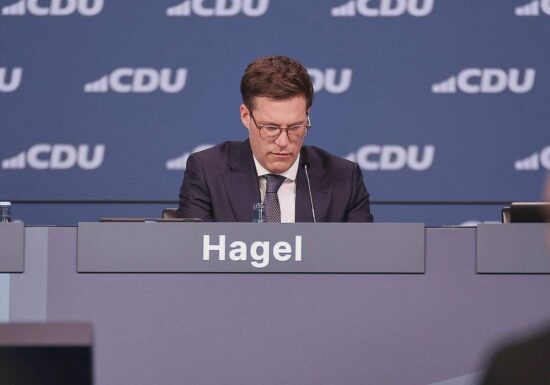 Warken nimmt Hagel wegen umstrittenem Video in Schutz