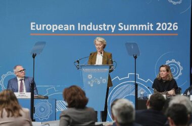 Von der Leyen will schnellere Genehmigungsverfahren für Industrie