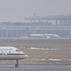 Flughafen BER stellt wegen Blitzeis erneut Betrieb ein