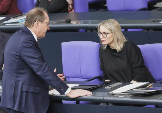 Kürzung bei Kursen: Integrationsbeauftragte tritt Dobrindt entgegen