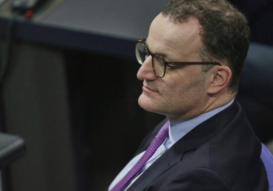 Spahn will "wieder über nukleare Teilhabe reden"