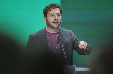 Banaszak distanziert sich von Fischer-Aussagen