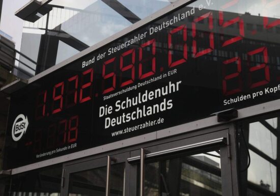 IW: Bundeshaushalt gerät zunehmend in Schieflage