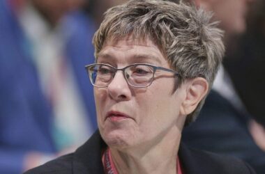 AKK gegen öffentliche "Bewerbungsreden" für Bundespräsidentenamt