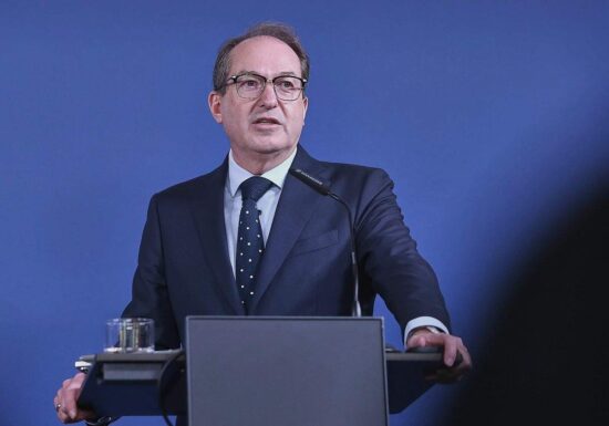 Dobrindt weist Kritik im Umgang mit Rassismus-Studie von sich