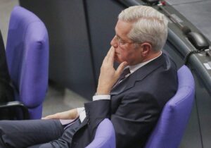 Röttgen will mehr europäische Verteidigungs- und Wirtschaftskraft