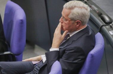 Röttgen will mehr europäische Verteidigungs- und Wirtschaftskraft