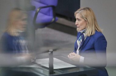 Warken will mehr Geld für Pflegeheime