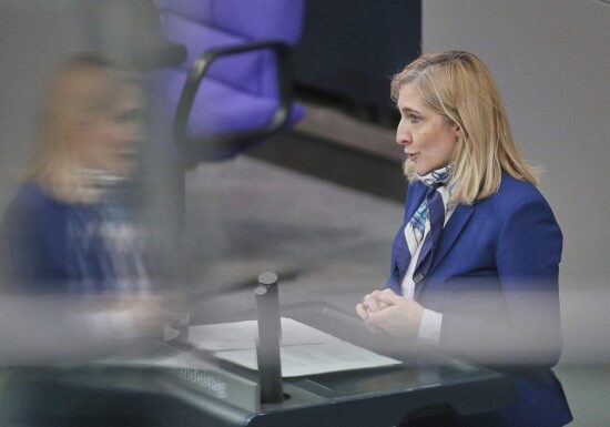 Warken will mehr Geld für Pflegeheime