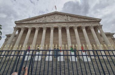 Haushalt verabschiedet: Lecornu-Regierung trotzt Misstrauensvoten