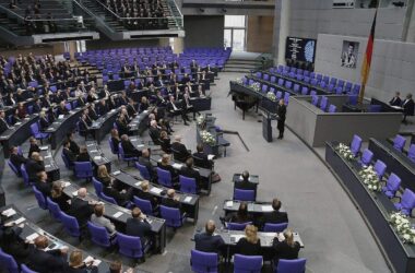 Großteil der AfD-Fraktion boykottiert Trauerfeier für Rita Süssmuth