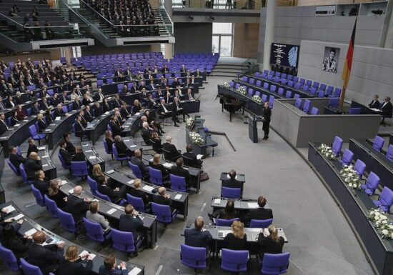 Großteil der AfD-Fraktion boykottiert Trauerfeier für Rita Süssmuth