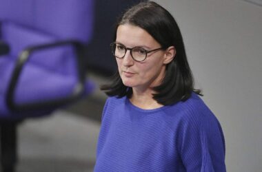 Grüne fordern mehr Schutz vor Extremismus im Bundestag
