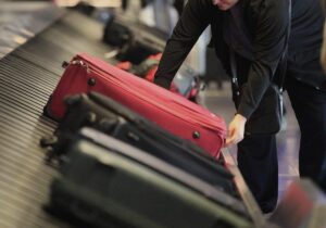 Umfrage: Verbraucher passen Urlaubspläne wegen steigender Preise an