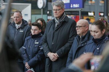 Schweigeminute: Schnieder will für mehr Sicherheit in Zügen sorgen