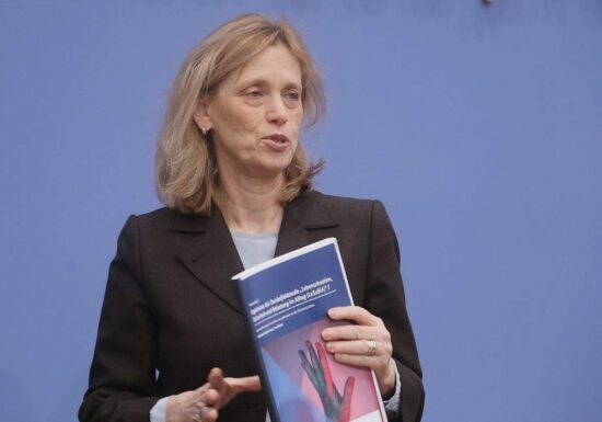 Prien sieht Gewalt als gesamtgesellschaftliches Phänomen