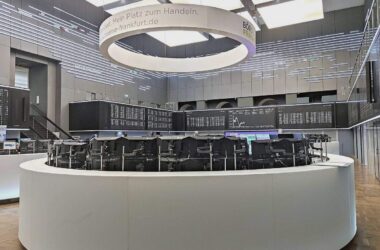 Dax am Mittag auf Vortagesniveau - Quartalszahlen enttäuschen