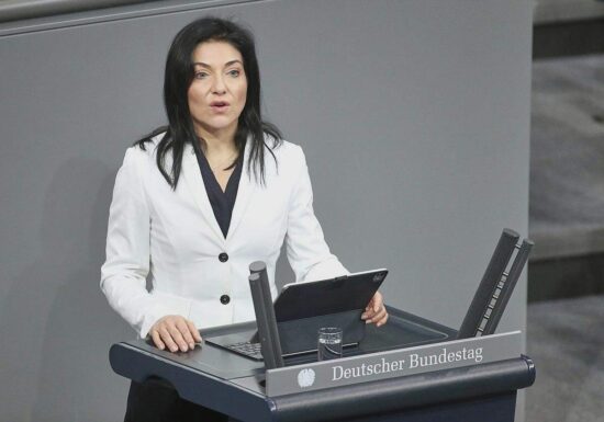 Reiche klagt erneut über geringe Arbeitsstunden in Deutschland