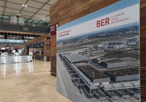 Glatteiswarnungen in Ostdeutschland - keine Starts am Flughafen BER