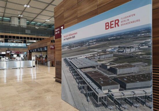 Glatteiswarnungen in Ostdeutschland - keine Starts am Flughafen BER