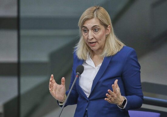 Warken will Eizellenspende per Parlamentsvorstoß legalisieren