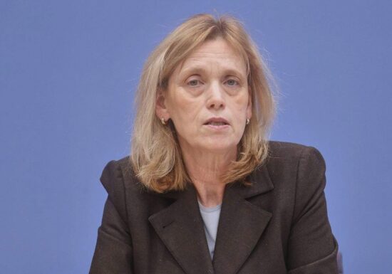 Nächste Wahlrechtsreform: Prien fordert Prüfung von Parität