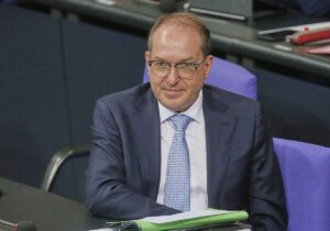 Scharfe Kritik aus SPD an Dobrindt im Streit um Integrationskurse