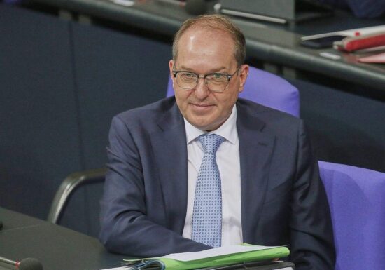 Scharfe Kritik aus SPD an Dobrindt im Streit um Integrationskurse