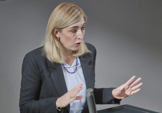 Warken kündigt umfassende Reformen im Gesundheitswesen an