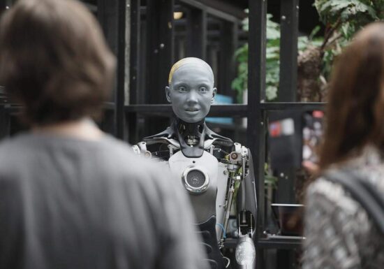 Religionswissenschaftlerin: Tech-Eliten machen KI zur Heilslehre