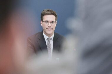 Alice Schwarzer erteilt Manuel Hagel Absolution - "kein Sexismus"