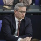 Digitalminister für vorübergehende Social-Media-Altersgrenze