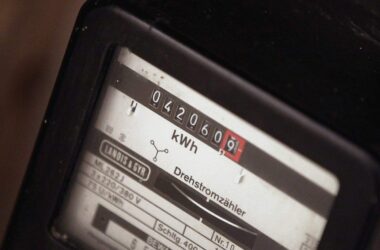 Studie: Haushalte zahlen deutlich zu viel für ihren Strom