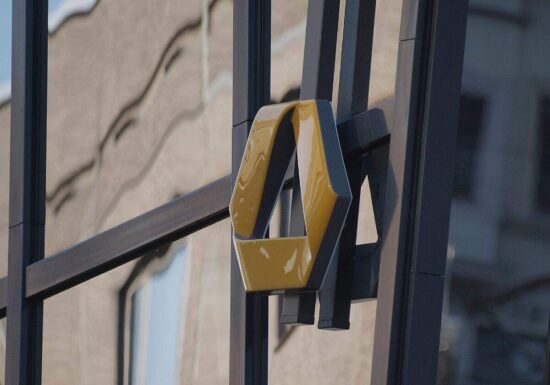 Bericht: Commerzbank priorisiert Angestellte bei Übernahmeprüfung