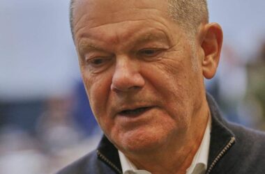 Scholz nennt Habermas seine "intellektuelle und moralische Instanz"