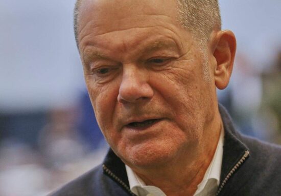 Scholz nennt Habermas seine "intellektuelle und moralische Instanz"