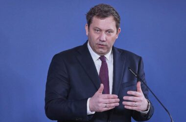 Klingbeil will sich bei Rente stärker an Beitragsjahren orientieren