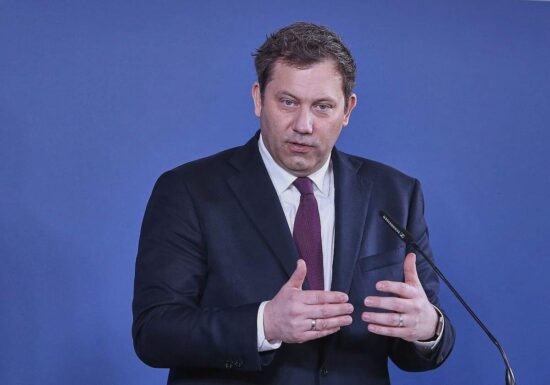 Klingbeil will sich bei Rente stärker an Beitragsjahren orientieren