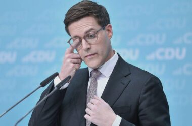 Hagel bietet nach Wahlniederlage Rücktritt an - Vorstand lehnt ab