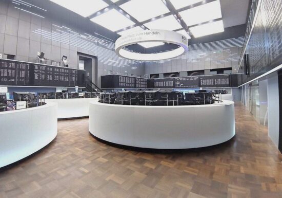 Dax beschleunigt seine Talfahrt - Gesamtmarkt bleibt hochvolatil