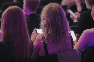 Nutzung sozialer Medien nimmt in allen Altersgruppen zu