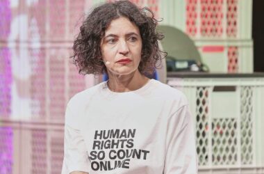 Hate-Aid-Leiterin fordert Standhaftigkeit bei Social-Media-Regeln