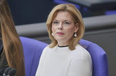 Klöckner verteidigt militärisches Vorgehen gegen den Iran