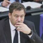 Finanzminister Klingbeil lässt Erhöhung der Mehrwertsteuer offen